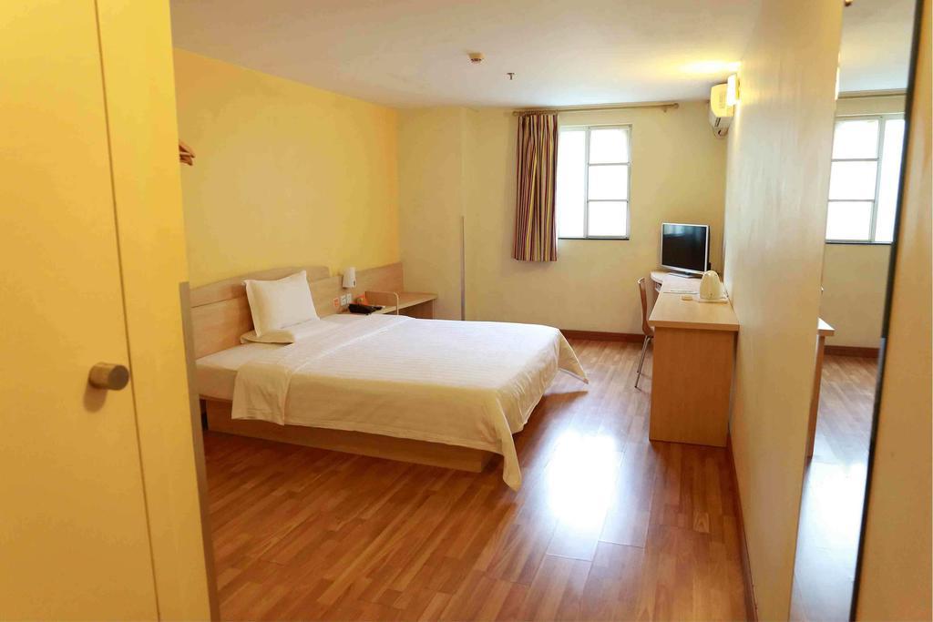 7Days Inn Guangzhou Baiyun International Airport Renhezhen Room photo