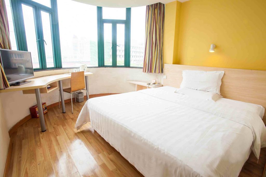 7Days Inn Guangzhou Baiyun International Airport Renhezhen Room photo
